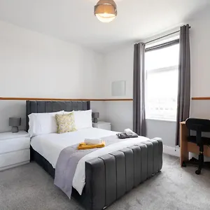 Spacious 4br, Parking, Near Centre, Accommodates 8 Sheffield