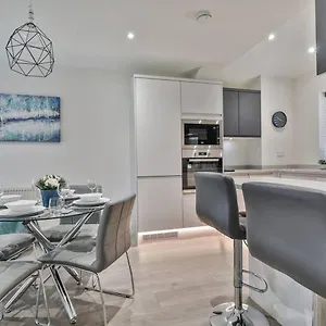 Magnificent, Renovated Whole House With Garden Sheffield